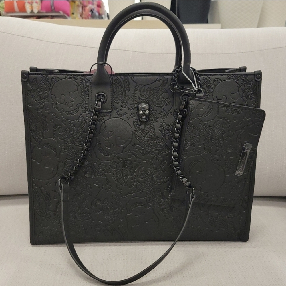 Betsey Johnson "skulltatstic"  black skull 2 PC large tote with wristlet XOKIARA - Picture 7 of 10
